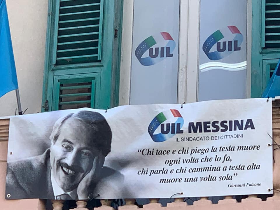 28° ANNIVERSARIO DELLA STRAGE DI CAPACI: LA UIL MESSINA ADERISCE ALL’APPELLO DELLA FONDAZIONE FALCONE ED ESPONE UNO STRISCIONE NELLA SUA SEDE