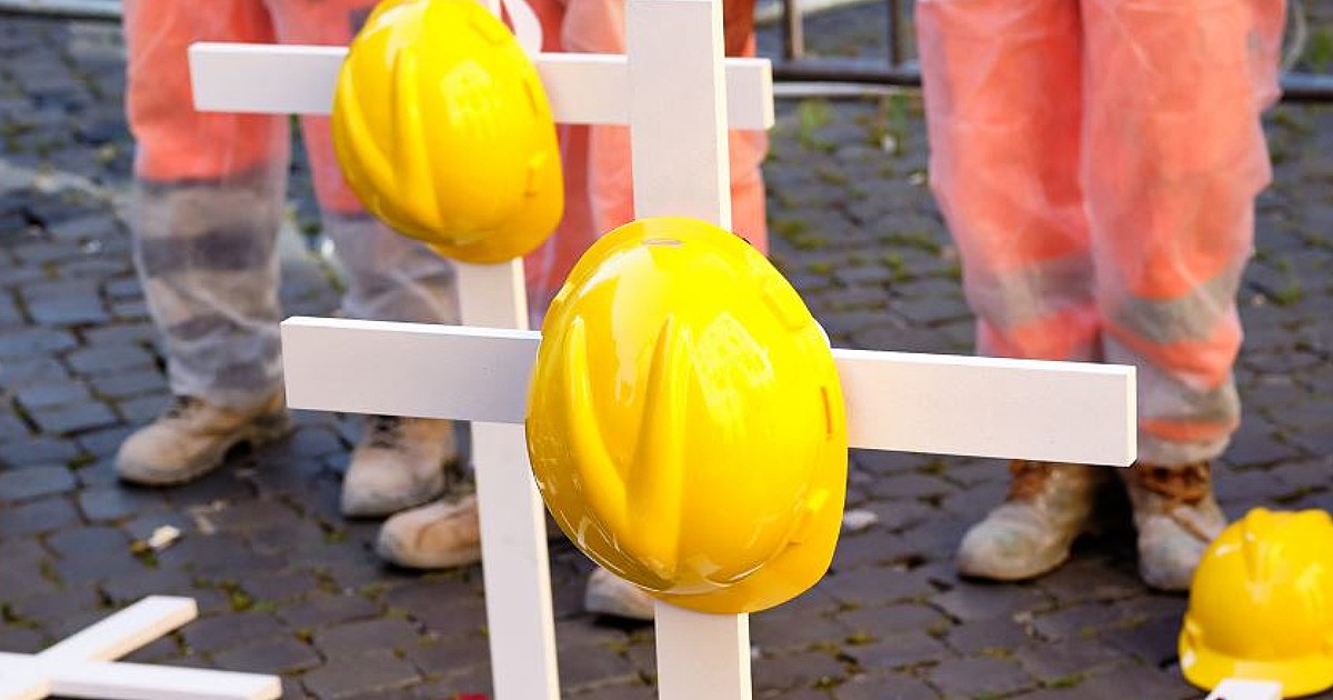 MORTI SUL LAVORO, UNA CARNEFICINA SILENZIOSA: IN EDILIZIA E’ UNA GIUNGLA